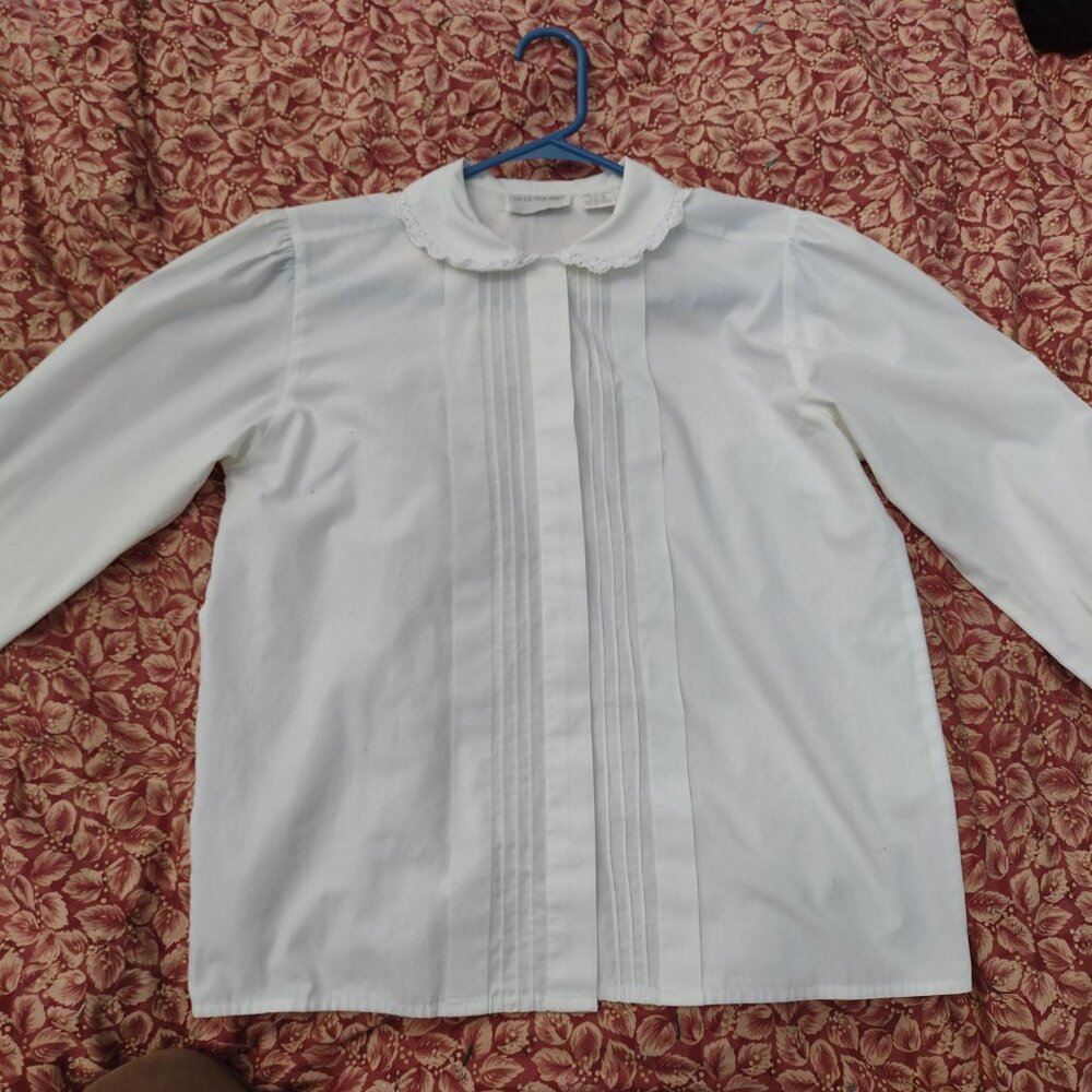 Blouse with peter pan collar and lace trim